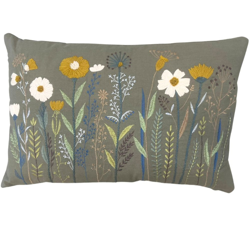 Pude med broderede vilde blomster, grøn 40 x 60 cm