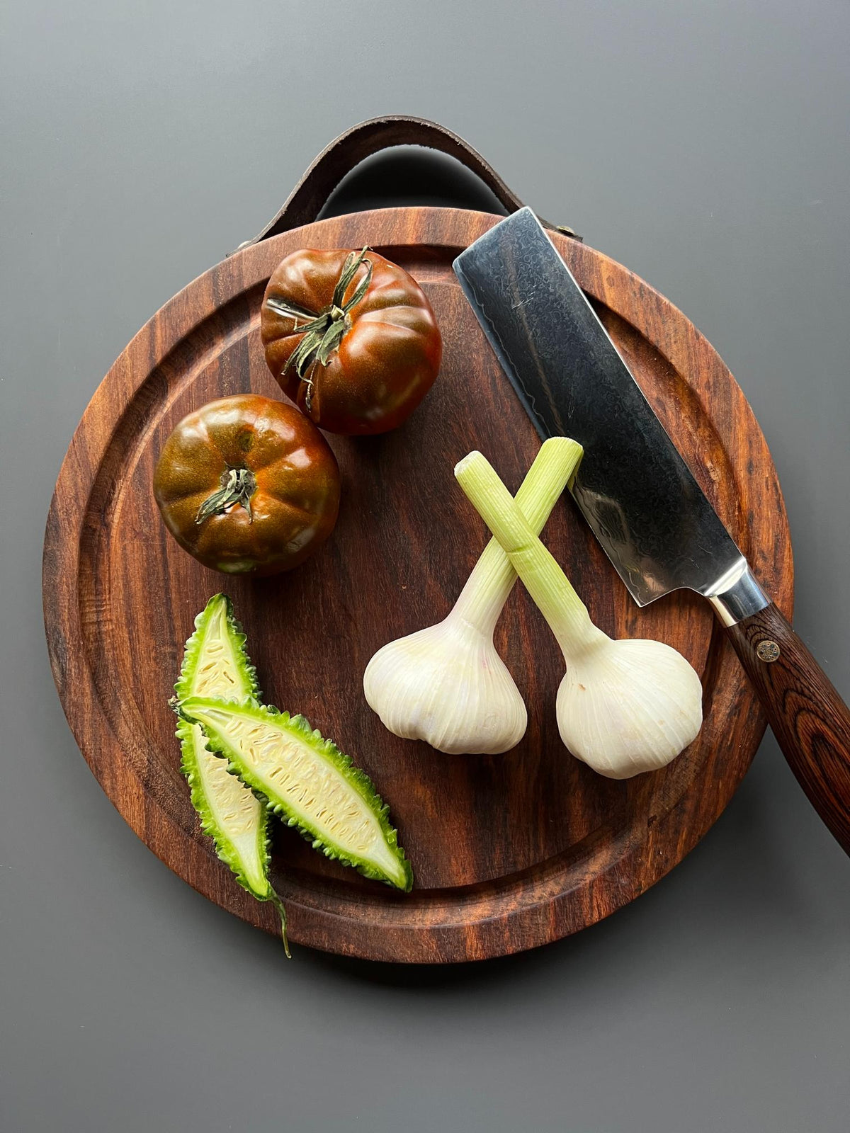 Skærebræt Butcher rundt m/ hank Ø32 cm mørkt Sheesham wood