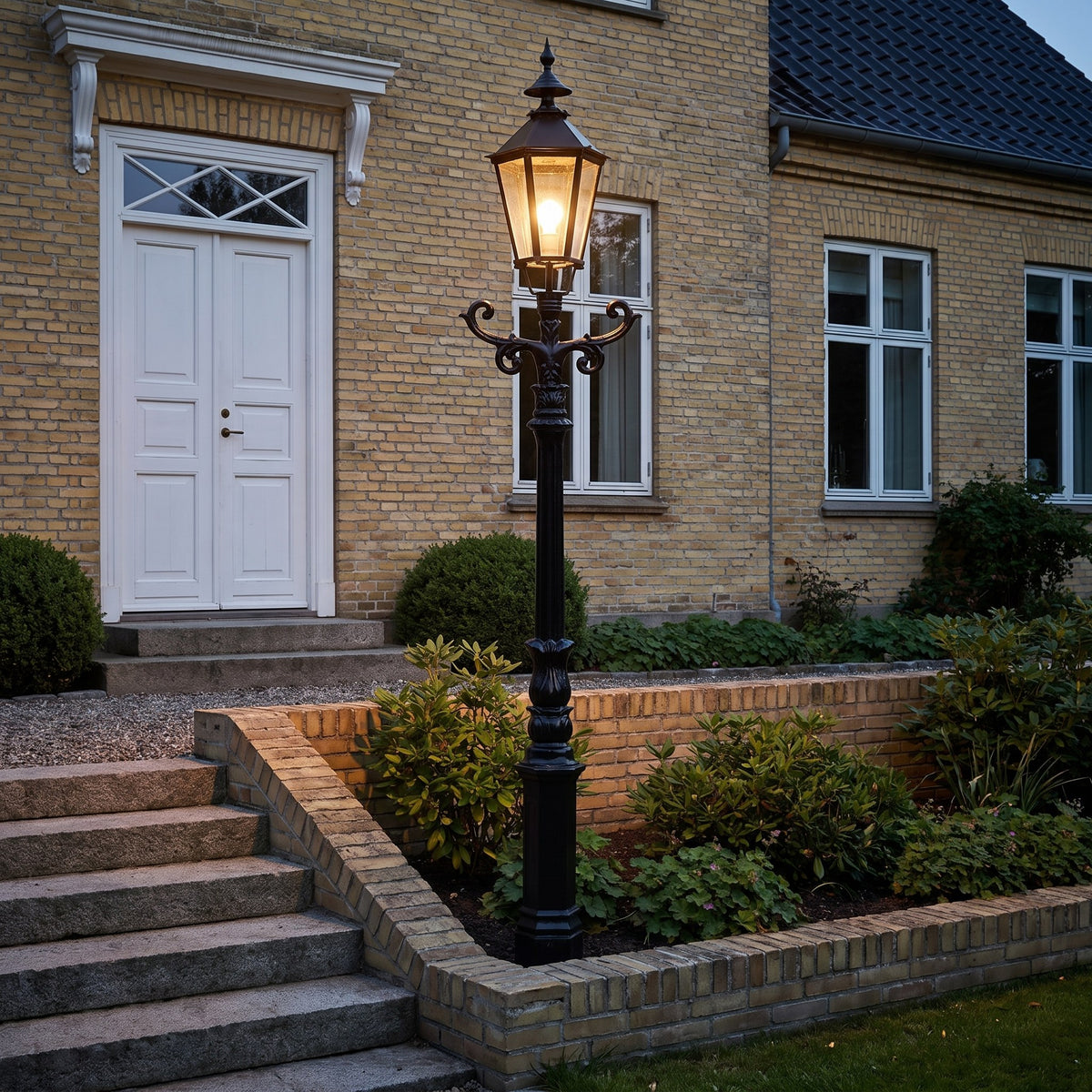 De Kennemer standerlampe, m/K7b, 225 cm i brug udendørs