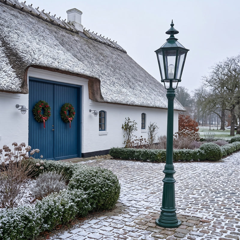 Dublin standerlampe, m/ K7b, 166 cm i brug udendørs i aftenlys