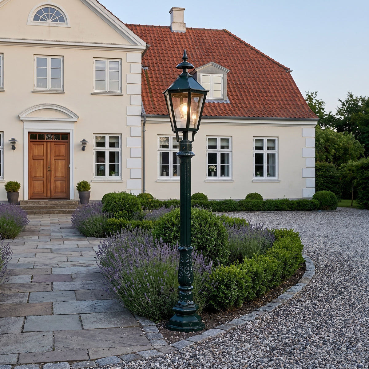 Koblenz standerlampe, m/K7c, 140 cm i brug udendørs