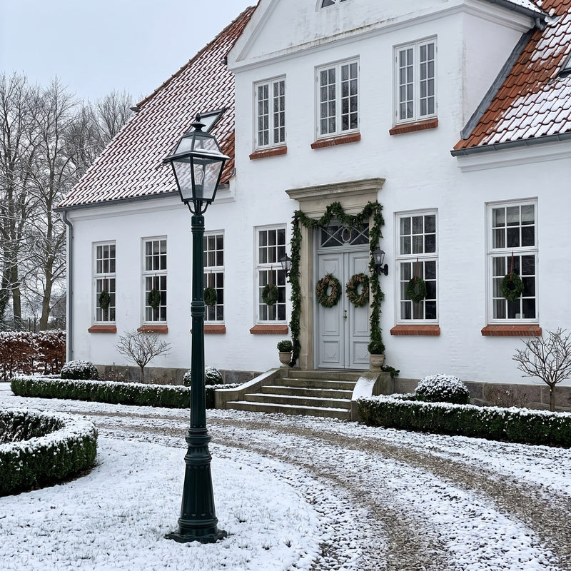 Maasbracht stander, 230 cm. i brug udendørs i aftenlys