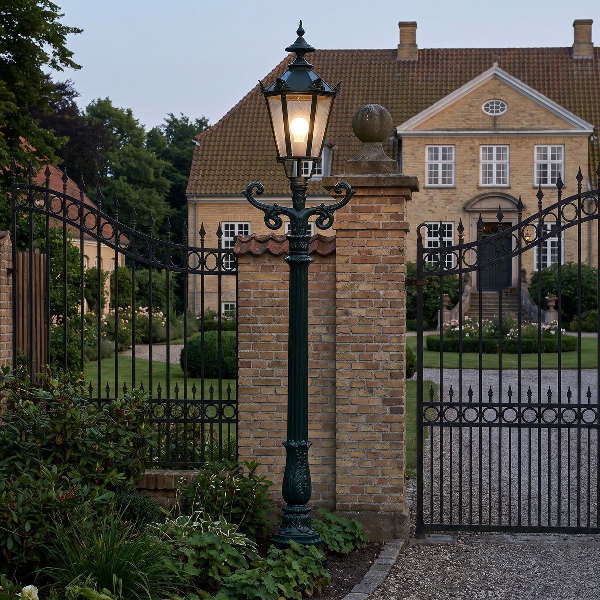 Nurnberg standerlampe, m/K7b inkl. kroner, 205 cm i brug udendørs